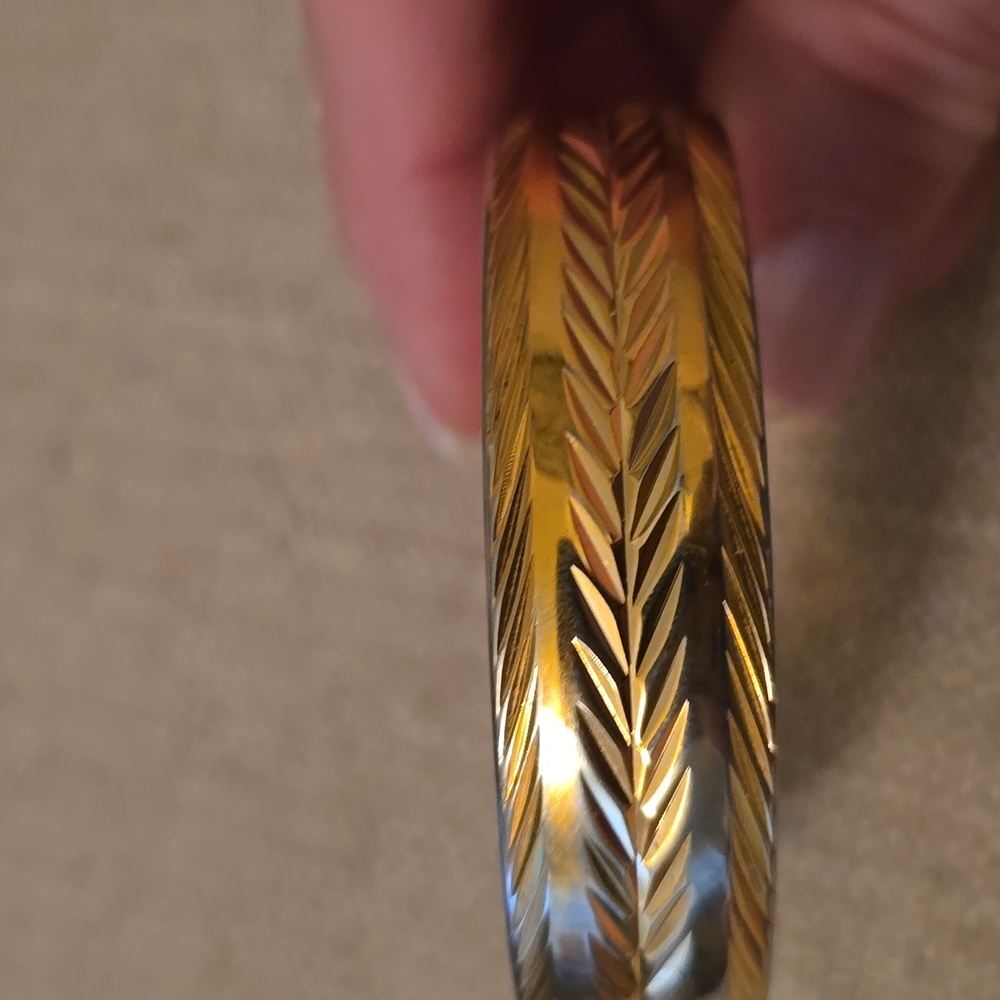Vintage 80's Gold Bangle Bracelet
